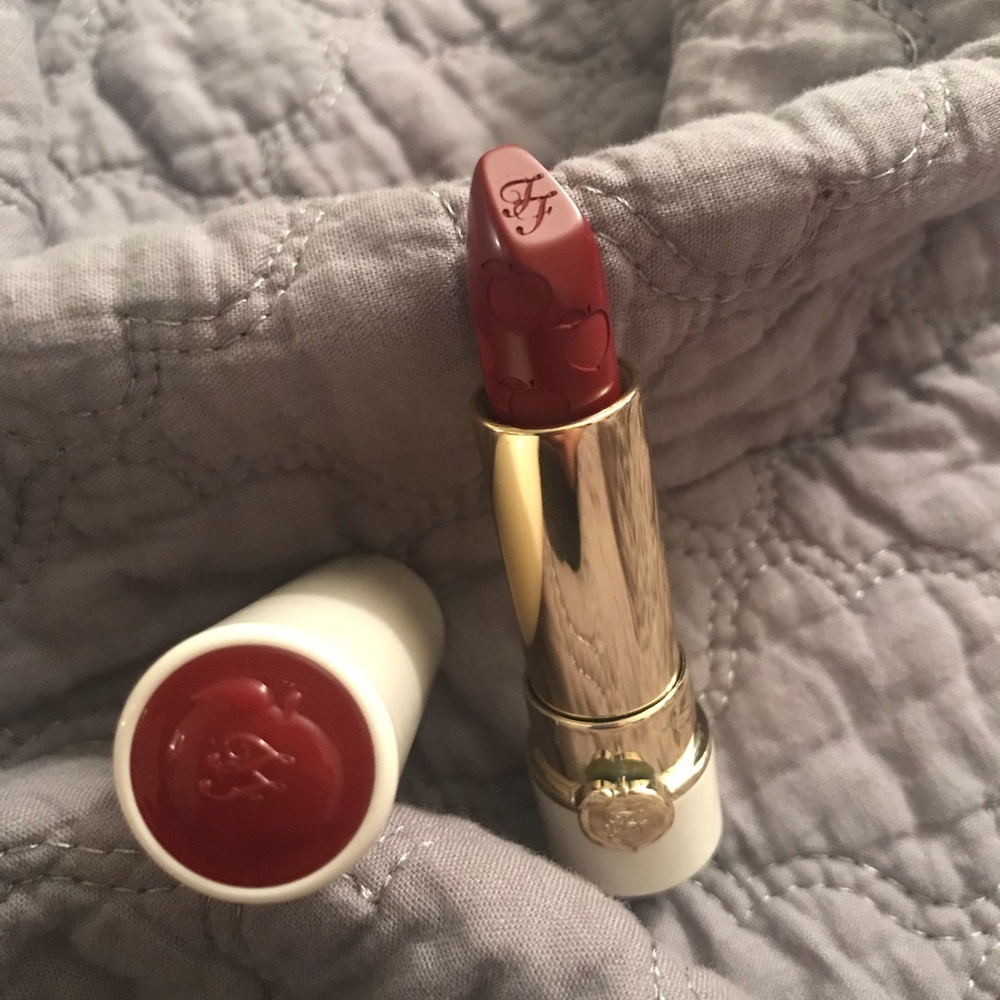 Too Faced Moisture Matte Peaches & Cream lipstick